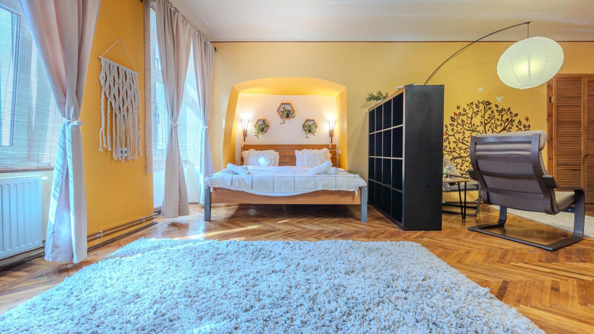 Tree House-Old Town Brasov Apartment Bagian luar foto