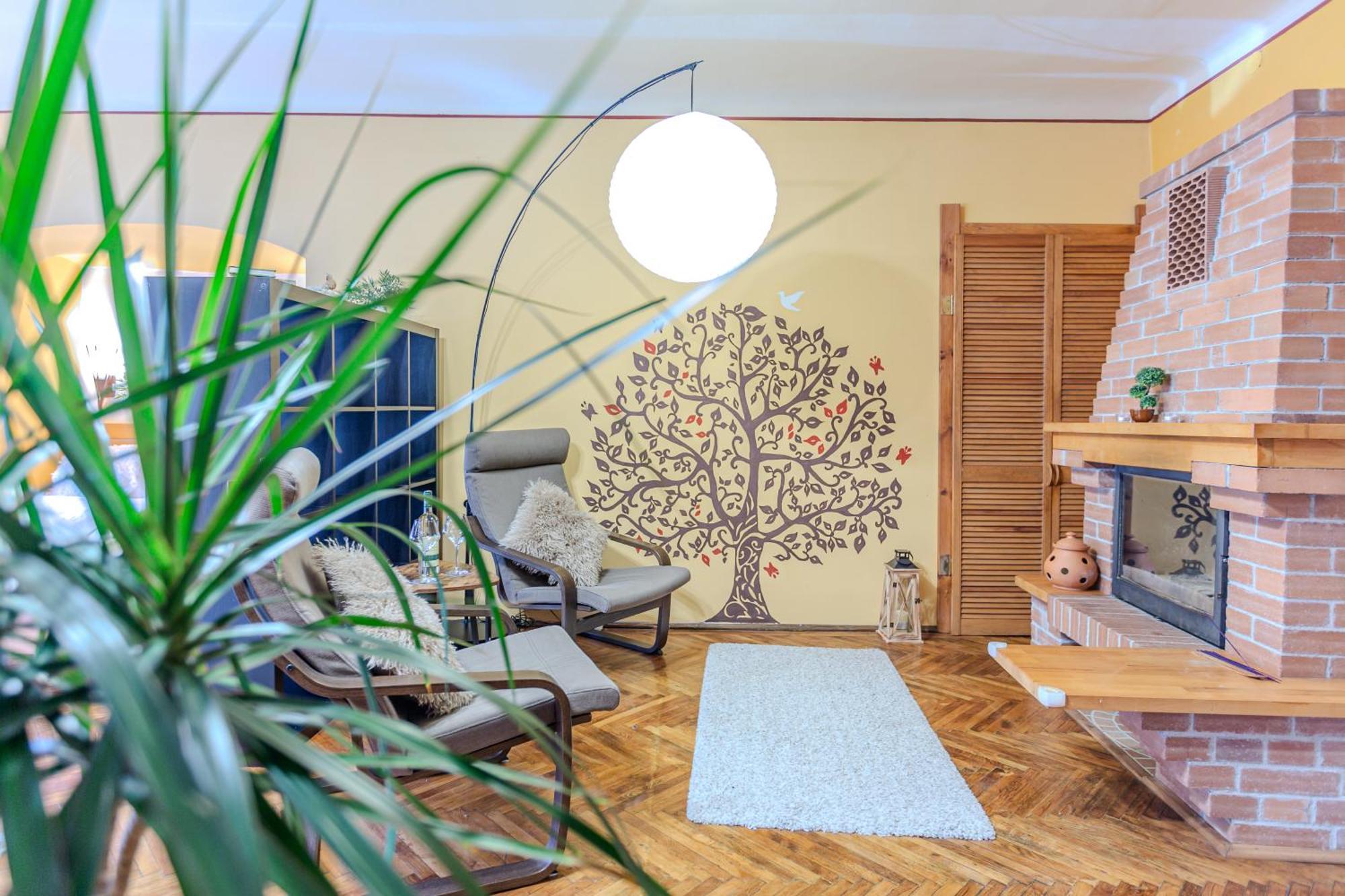 Tree House-Old Town Brasov Apartment Bagian luar foto