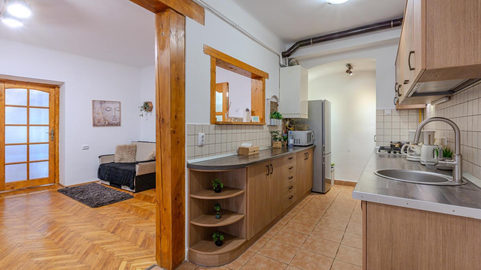 Tree House-Old Town Brasov Apartment Bagian luar foto