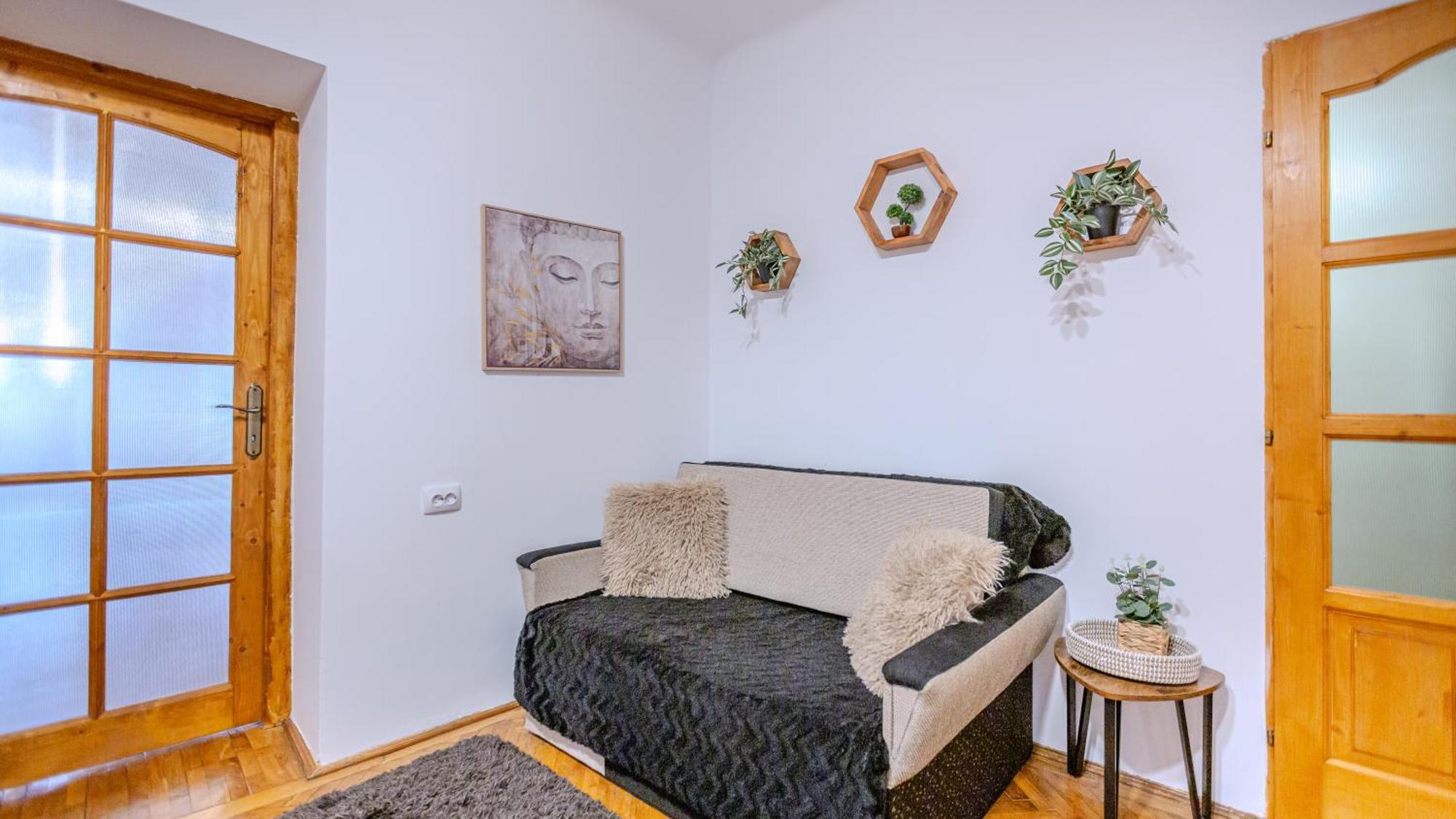 Tree House-Old Town Brasov Apartment Bagian luar foto