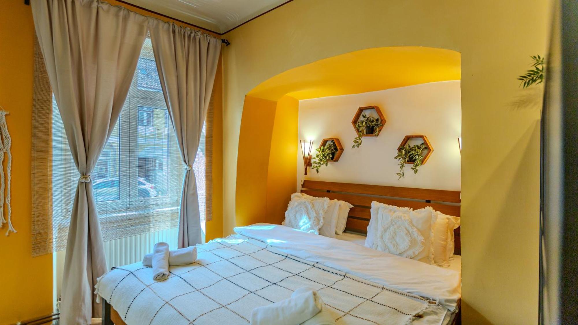 Tree House-Old Town Brasov Apartment Bagian luar foto