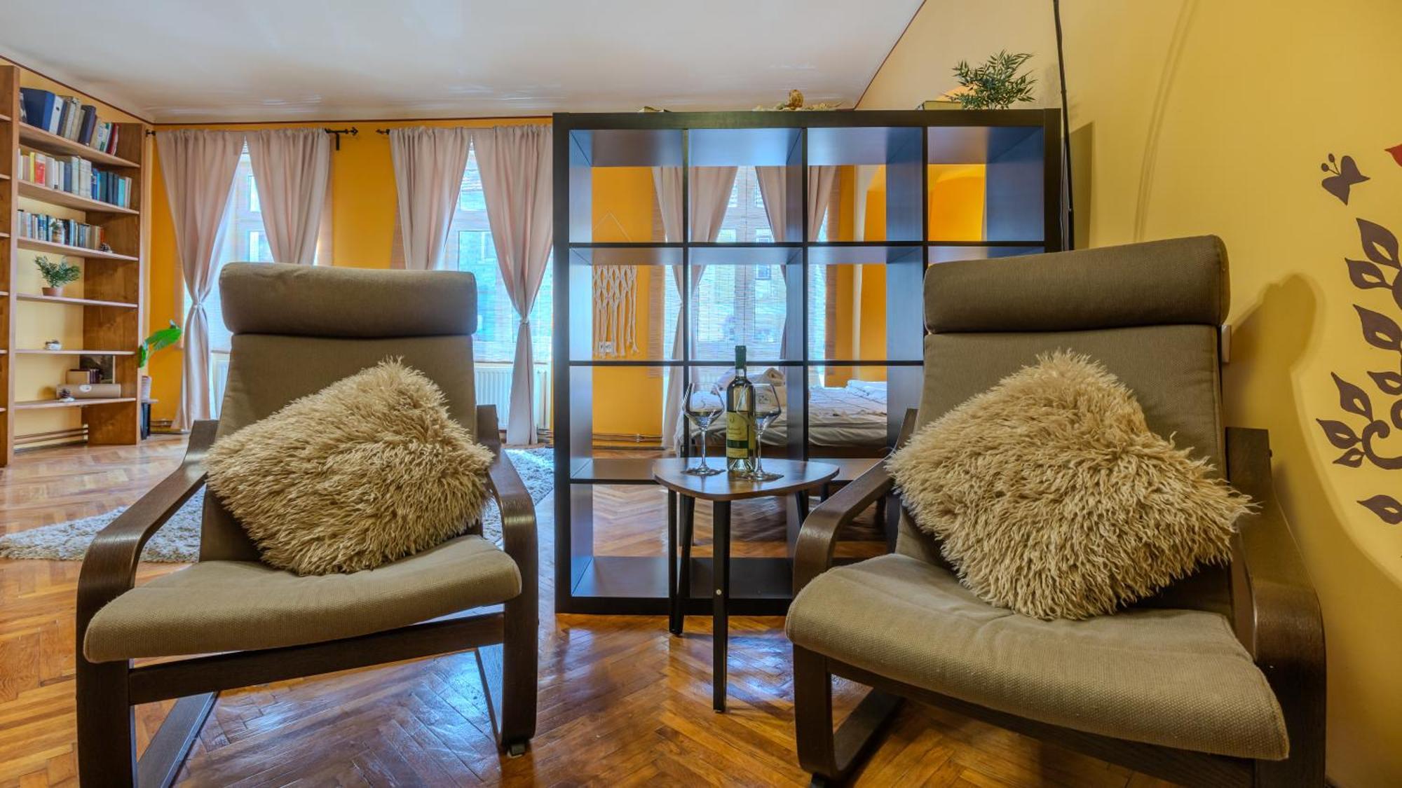 Tree House-Old Town Brasov Apartment Bagian luar foto