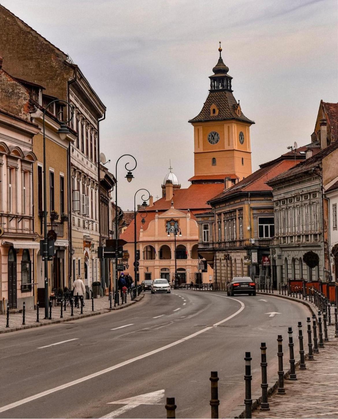 Tree House-Old Town Brasov Apartment Bagian luar foto