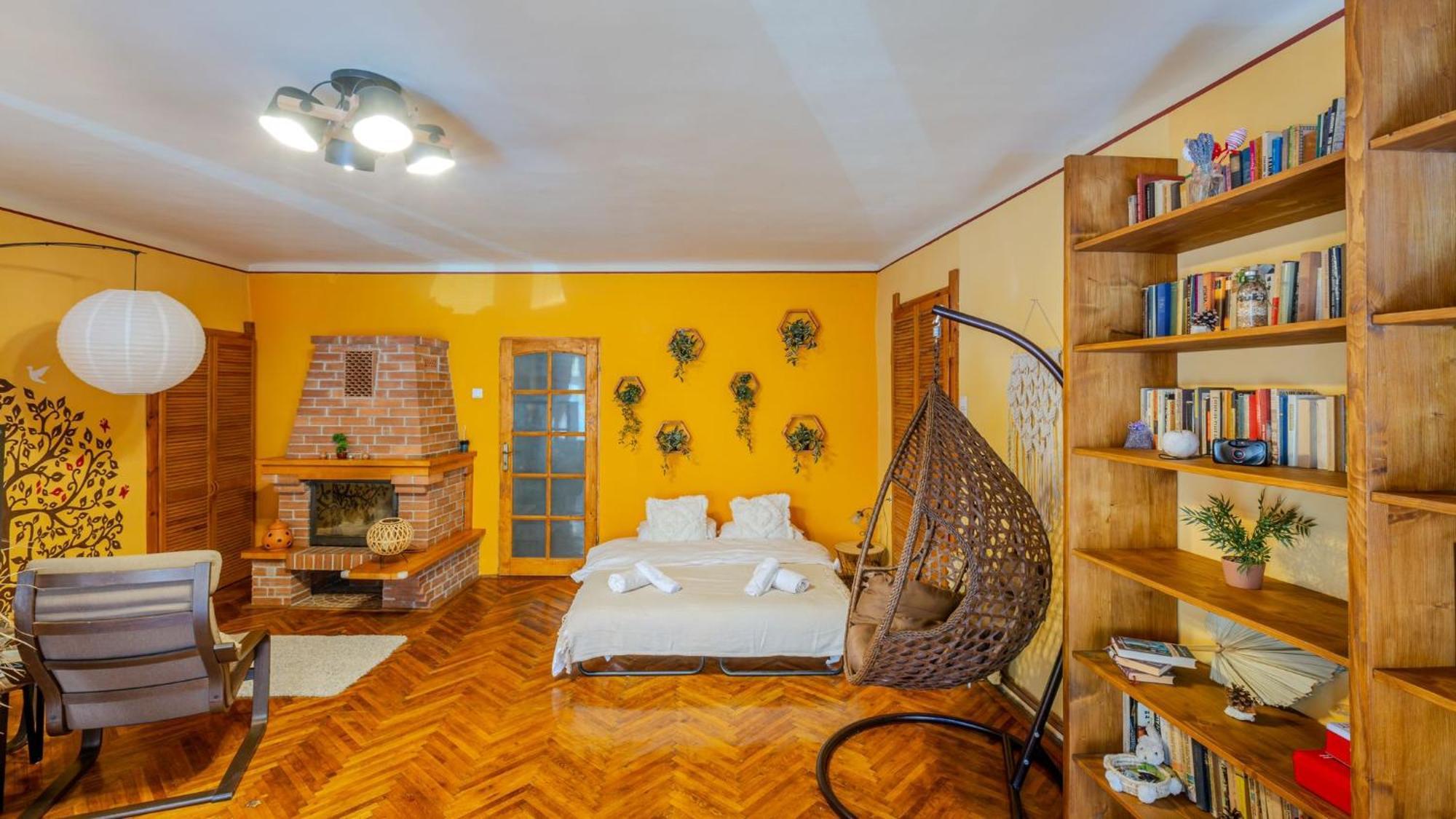Tree House-Old Town Brasov Apartment Bagian luar foto